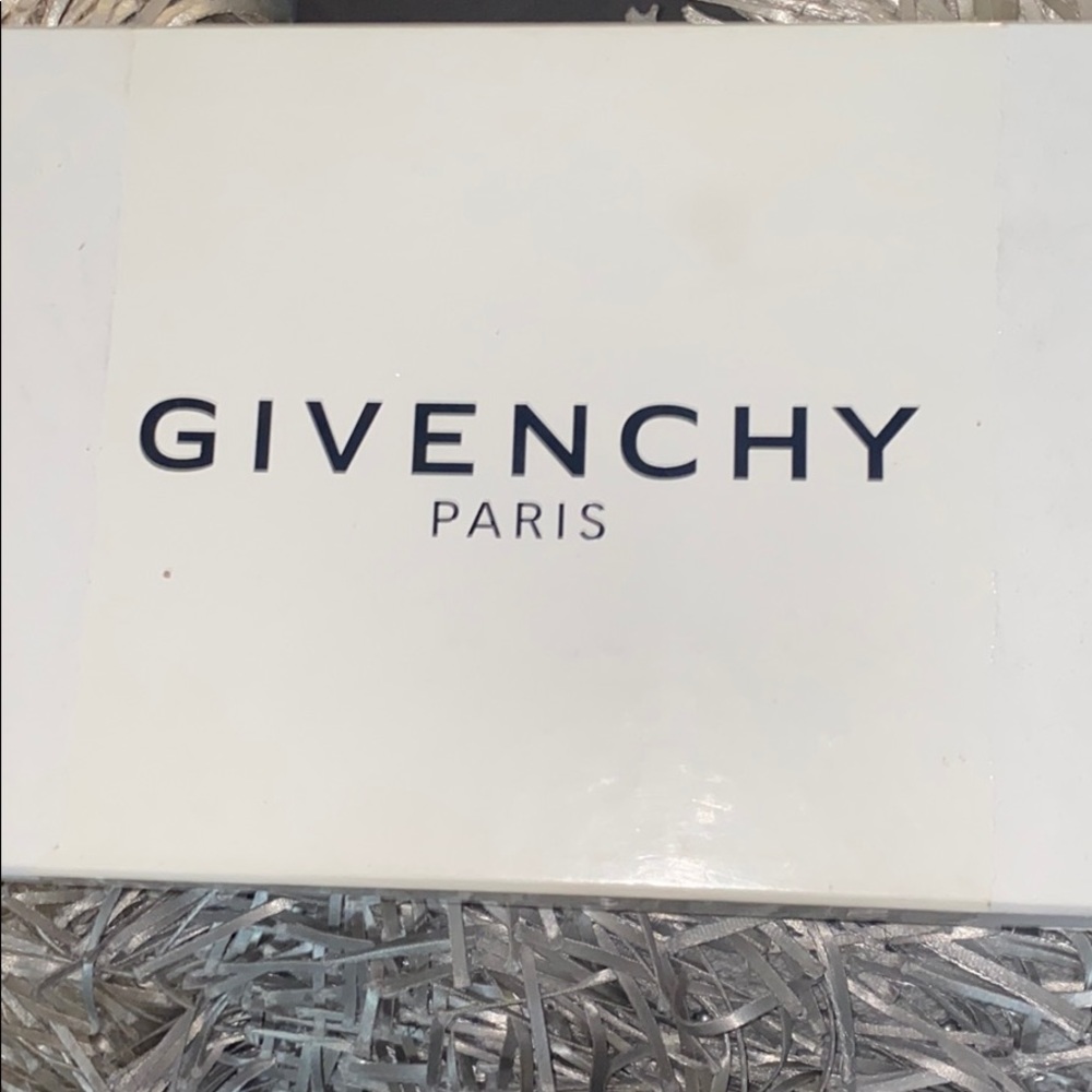 White Givenchy sneakers - Picture 3 of 4